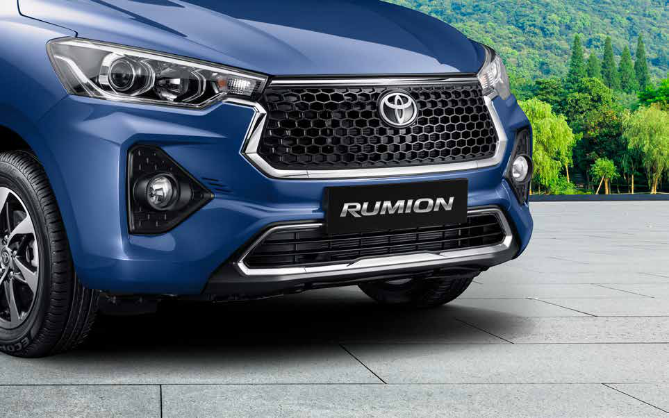 Toyota Rumion — Premium front grille with chrome finish and chrome-finished front bumper