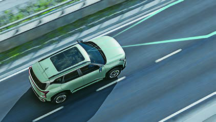 Kia Seltos — Lane Keeping Assist keeping the SUV centred