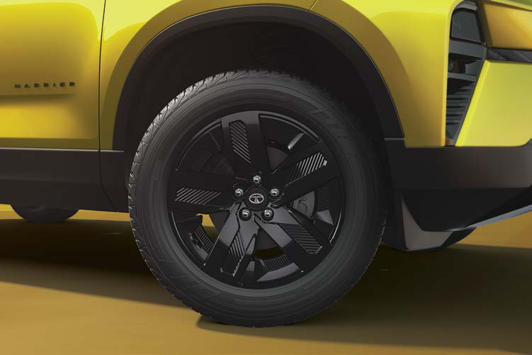 Tata Harrier — Stylish R18 black alloy wheels