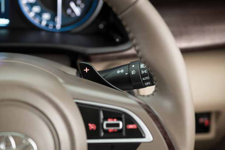 Toyota Rumion — Steering-mounted paddle shifters