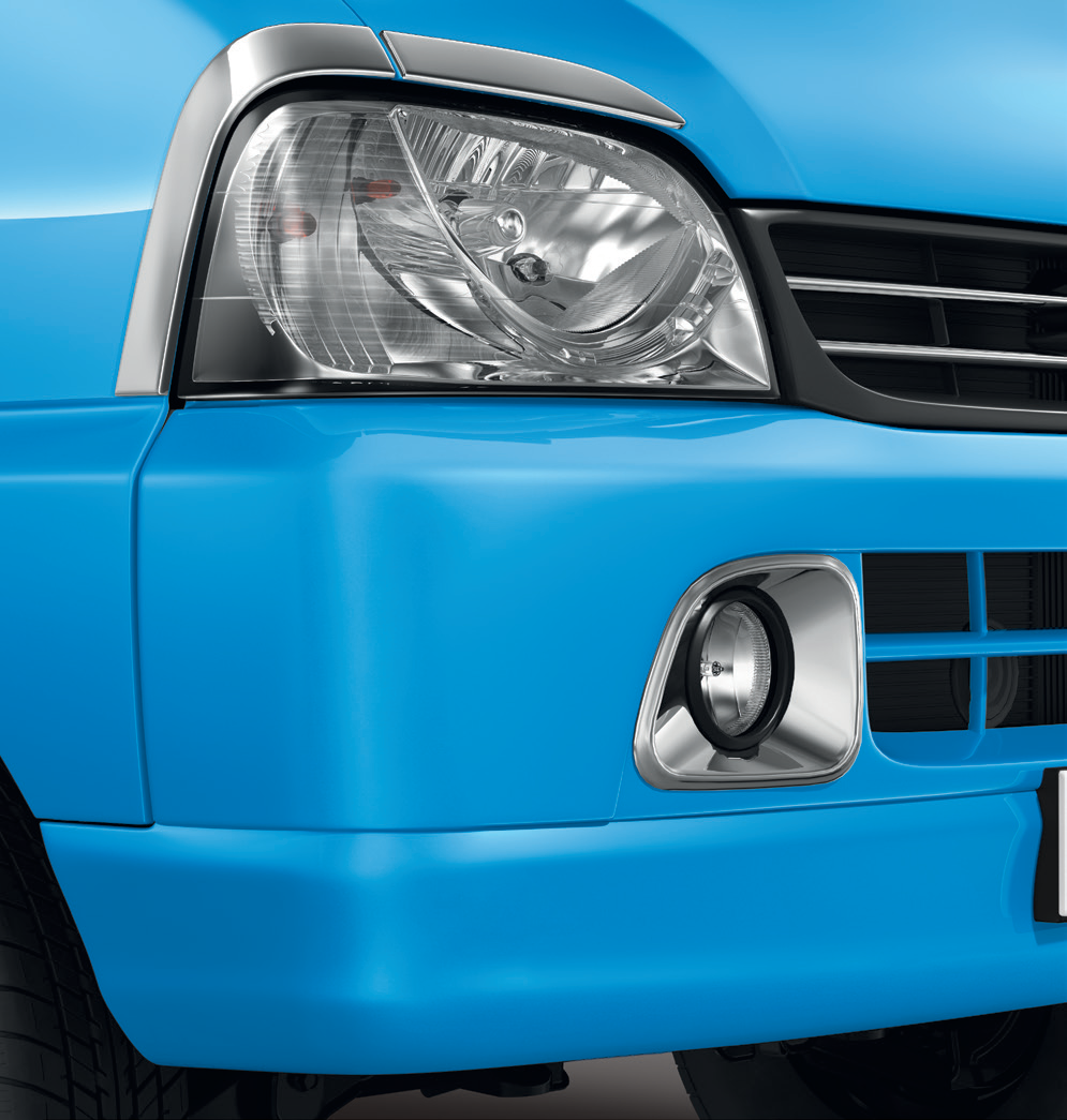 Maruti Suzuki Eeco — Front fog lamp with chrome garnish.