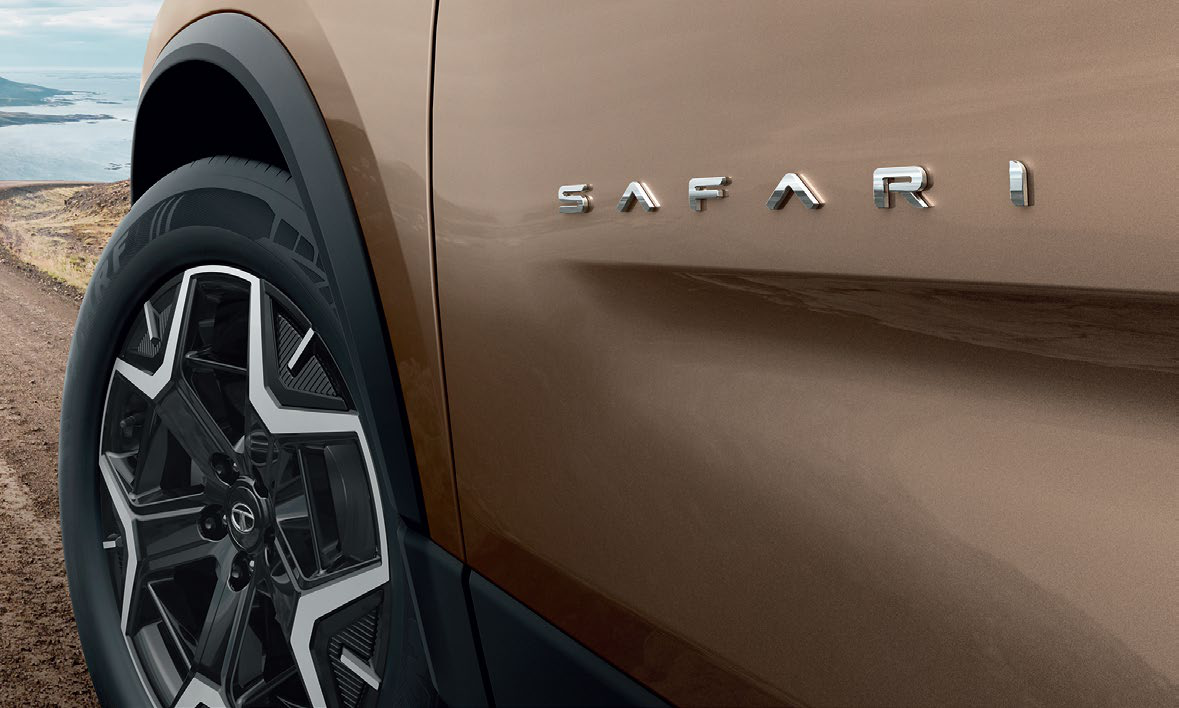 Tata Safari — R19 dual-tone diamond-cut Spider alloy wheels with the signature Safari door mascot