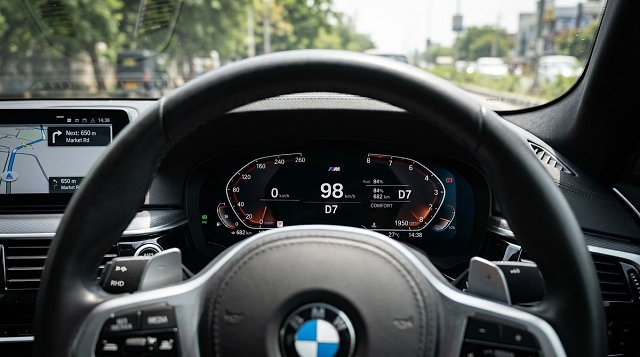 BMW 5 Series photo