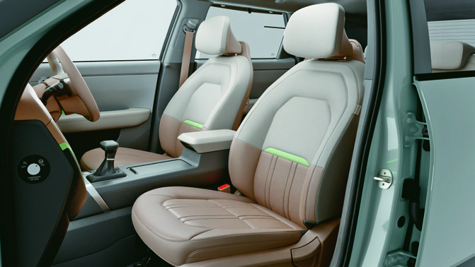 Kia Seltos — Two-tone leatherette front seats