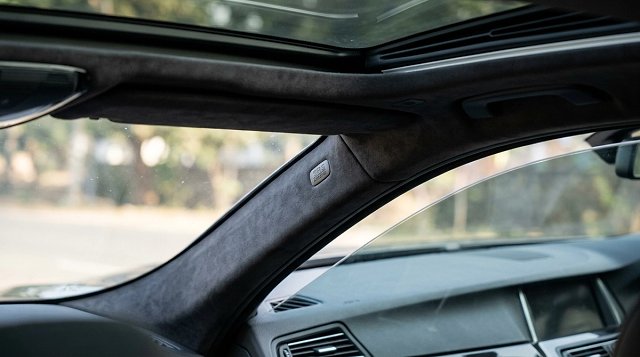 BMW 5 Series photo