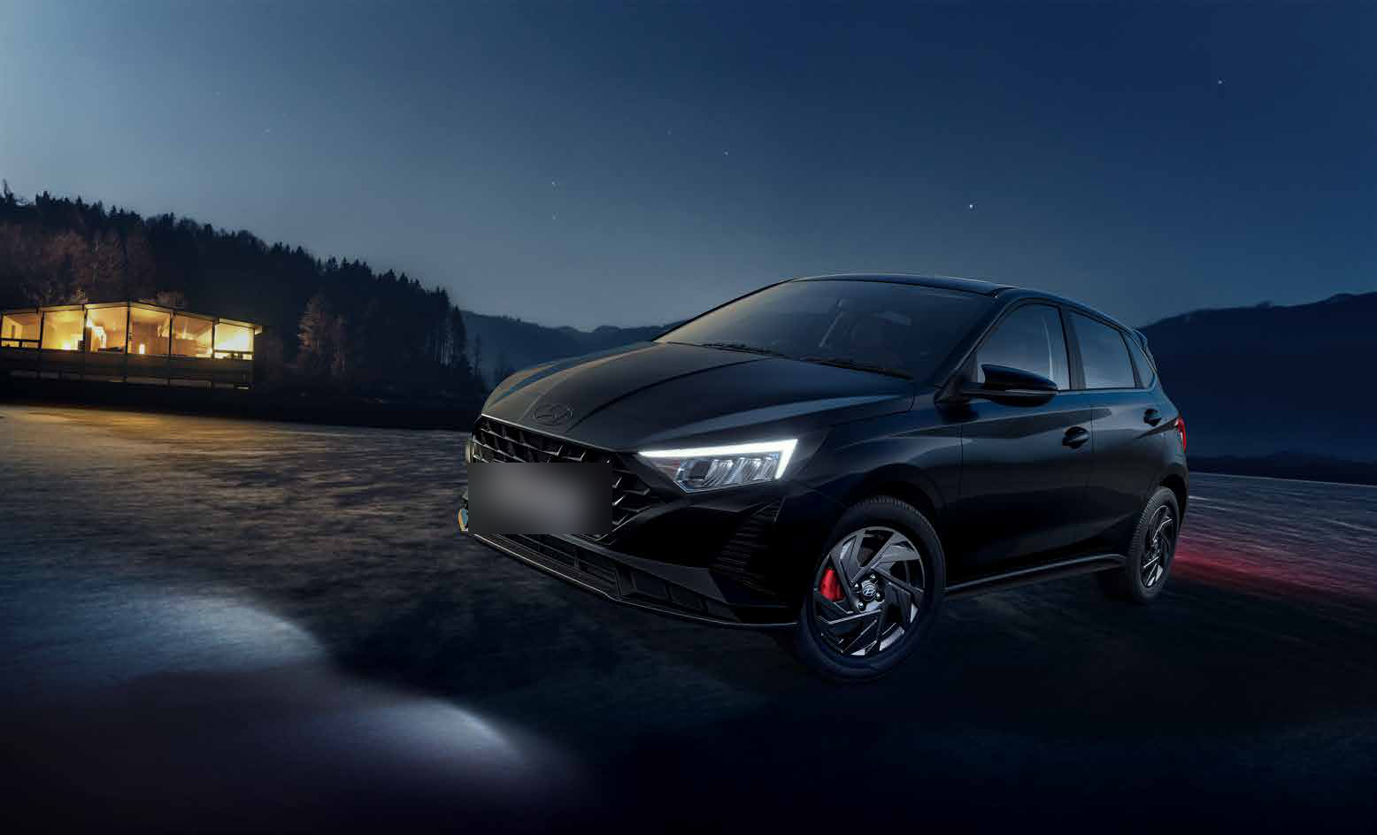 Hyundai i20 — i20 Knight: all-black look, R16 painted black alloy wheels with red brake calipers