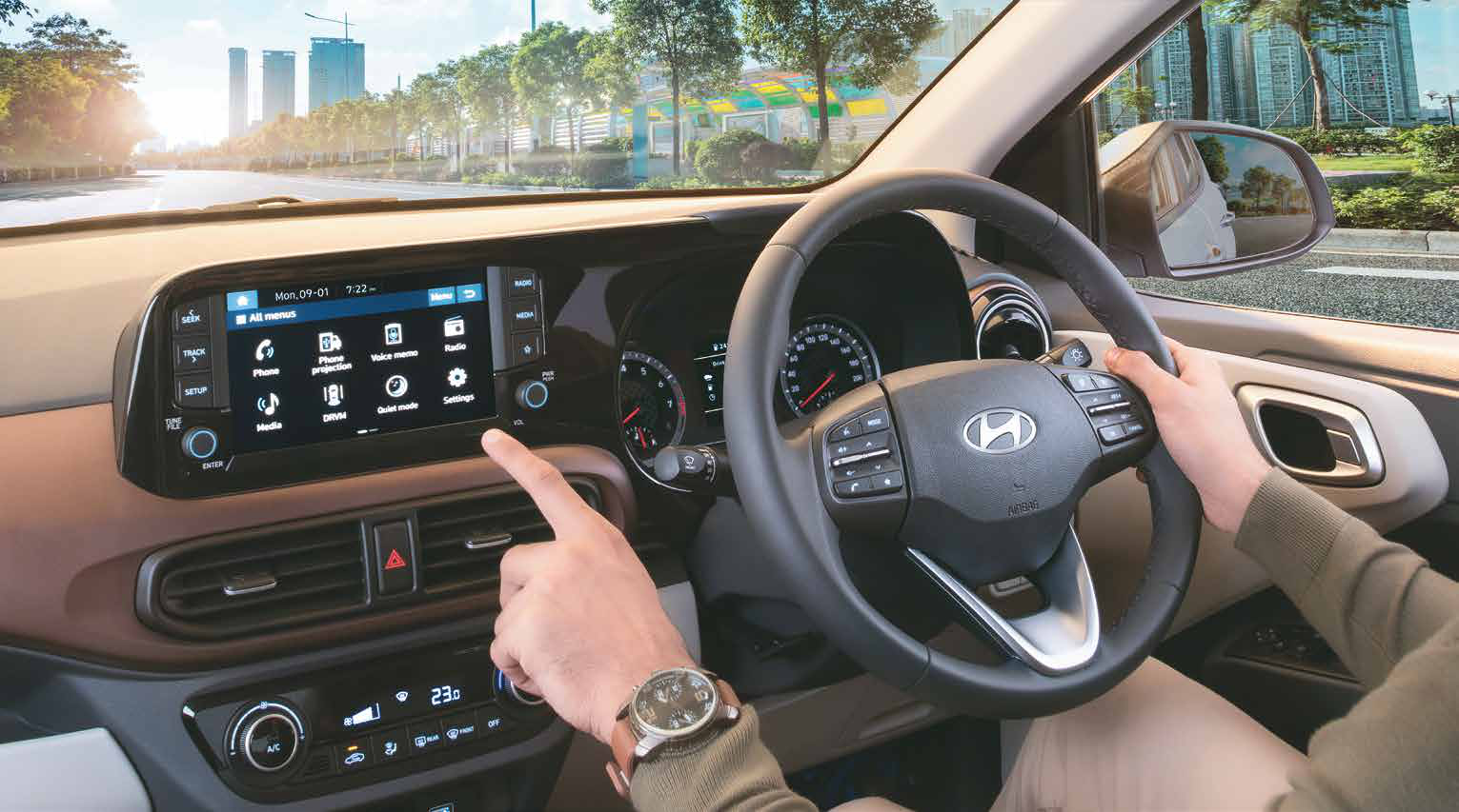 Hyundai Aura — 20.25 cm (8-inch) touchscreen display audio with smartphone connectivity