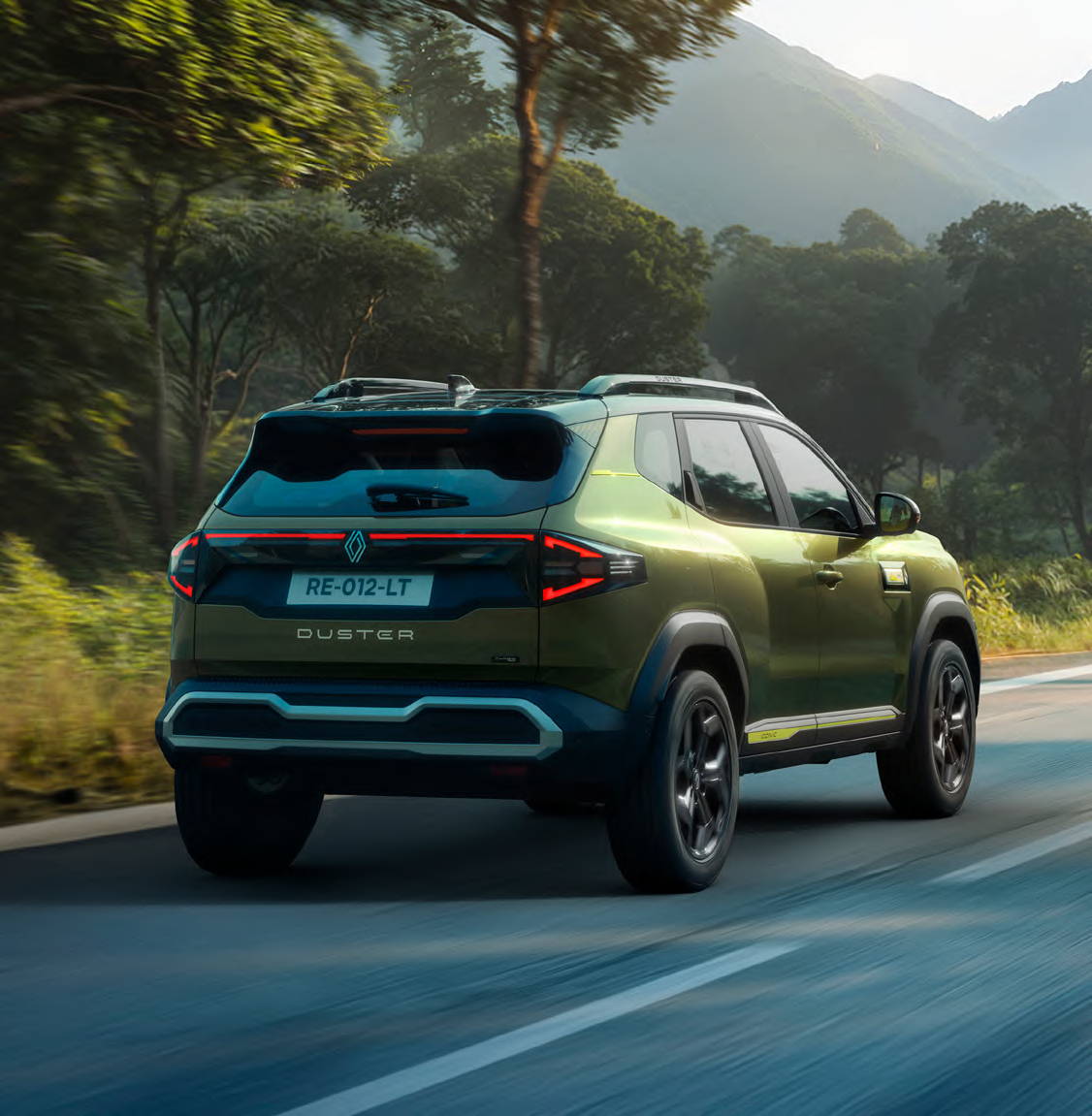 Renault Duster — Rear three-quarter showing the full-width connected LED tail-light bar