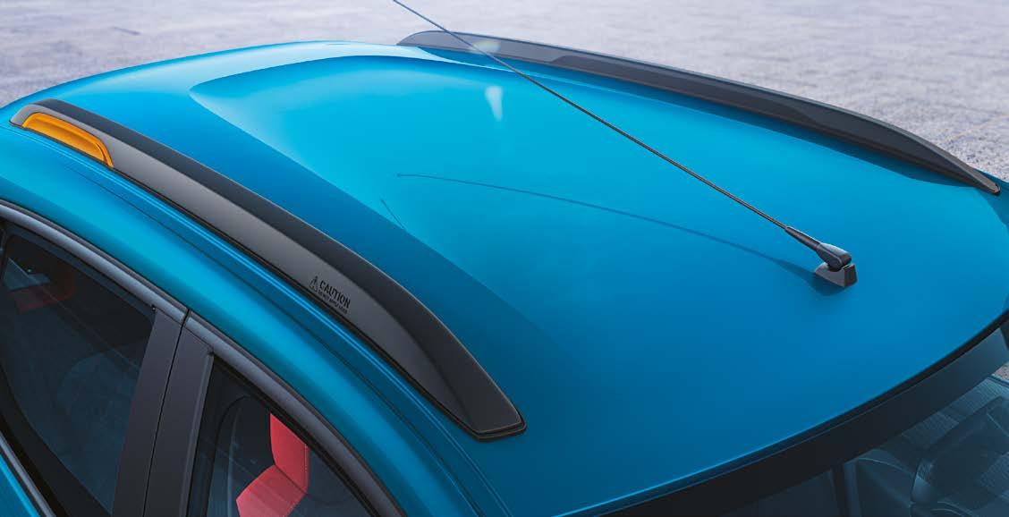 Renault Kwid — Body-coloured roof rails add utility and SUV styling.