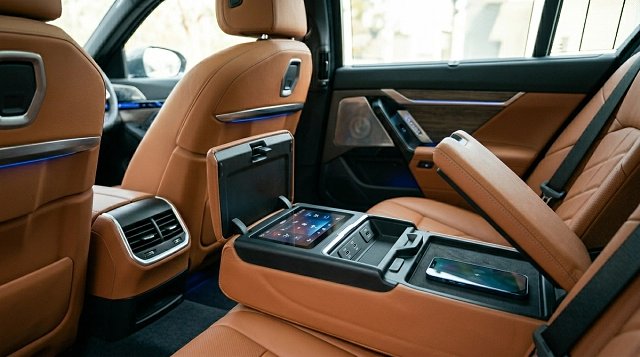 BMW 5 Series photo