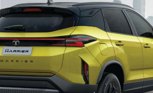 Tata Harrier — Signature connected LED tail lamps with rear fog lamp