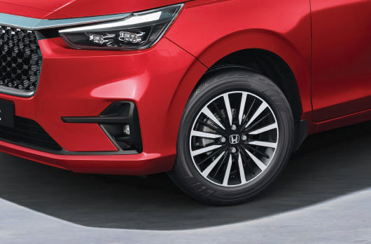 Honda Amaze — Dual-tone diamond-cut multi-spoke R15 sporty alloy wheels