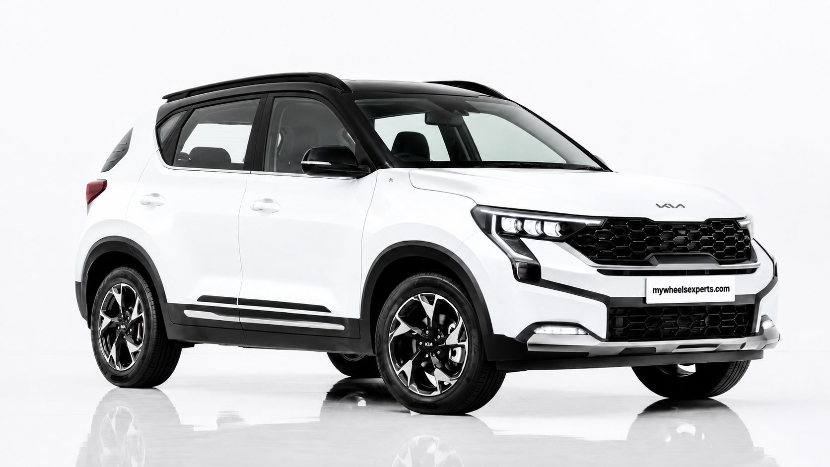 Kia Sonet in Glacier White Pearl with Aurora Black Pearl