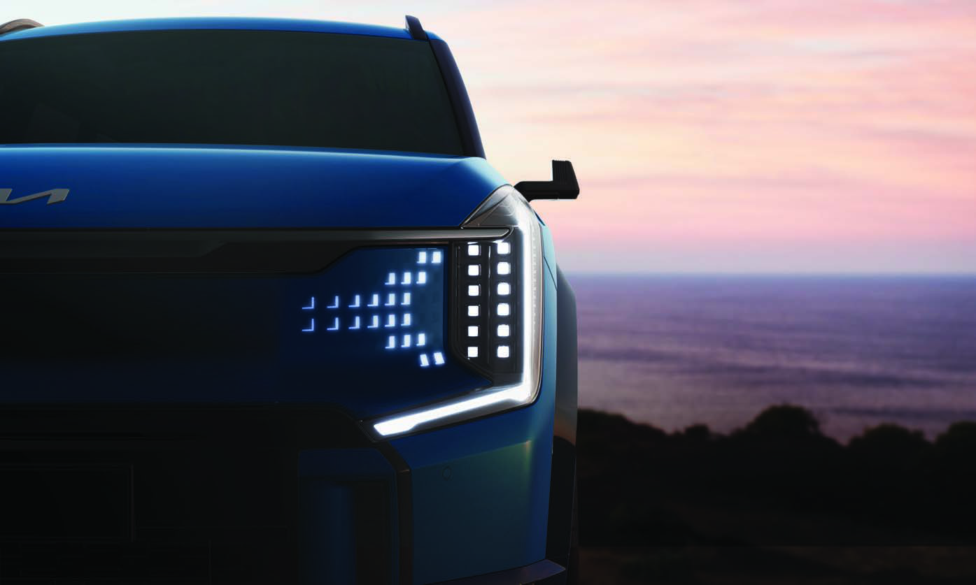 Kia EV9 — Digital Pattern Lighting Grille with Intelligent Ice Cube LED Projection Headlamps