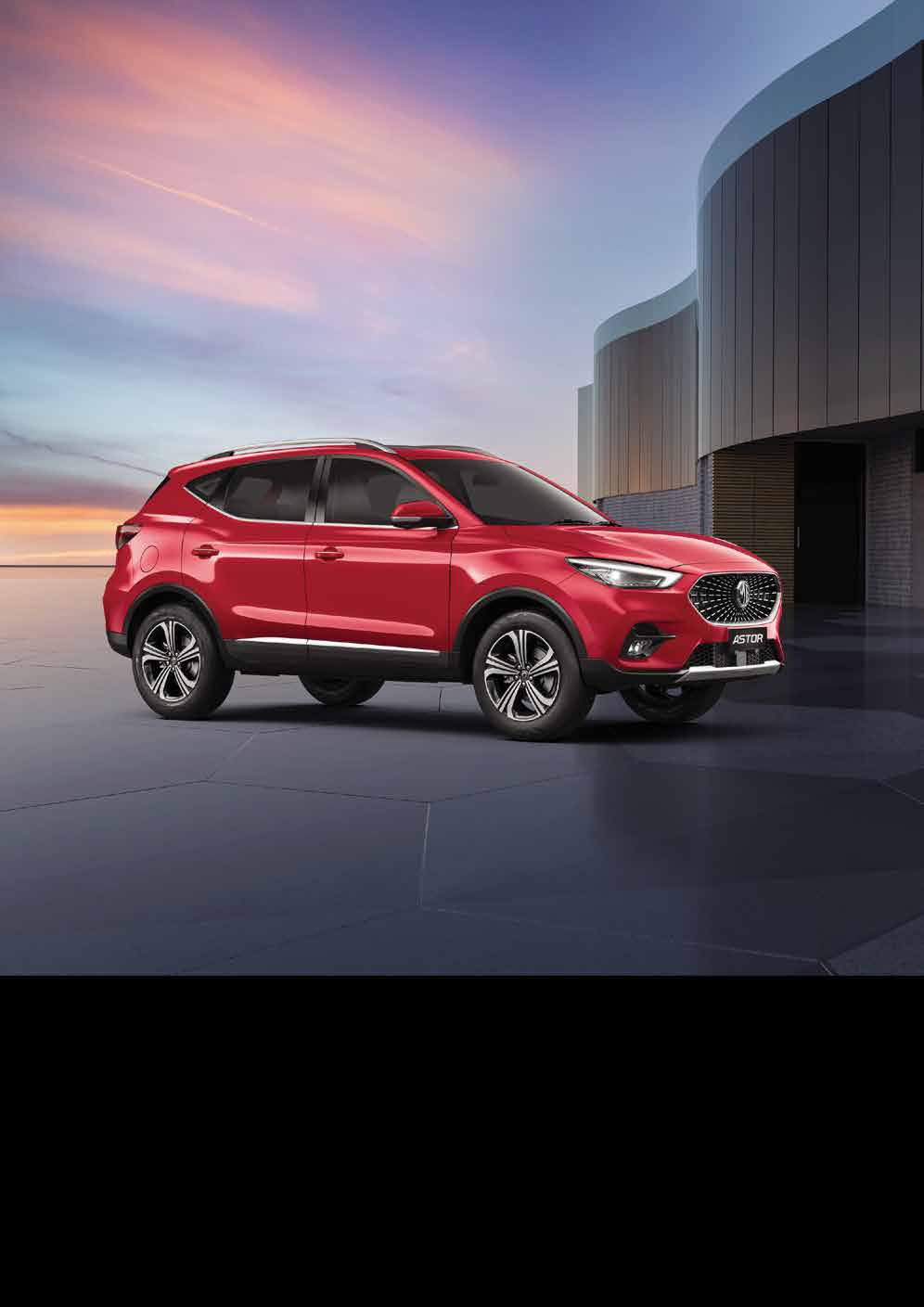 MG Astor — Side profile with R17 dual-tone machined alloy wheels and body-coloured ORVMs.