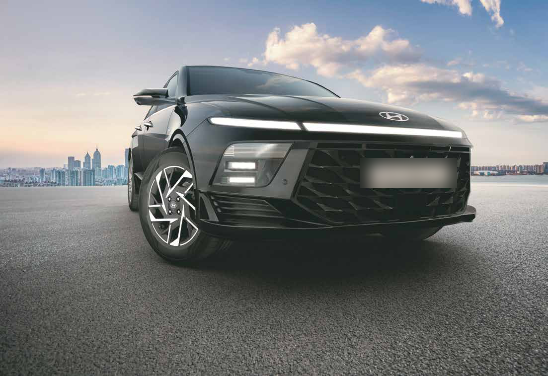 Hyundai Verna — Black chrome radiator grille with horizon LED positioning lamp