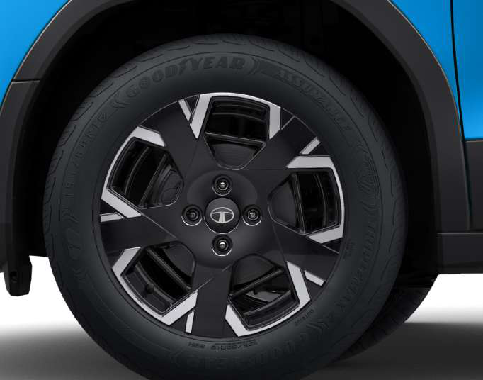 Tata Punch — TrailCrest R16 alloy wheels for a solid SUV stance