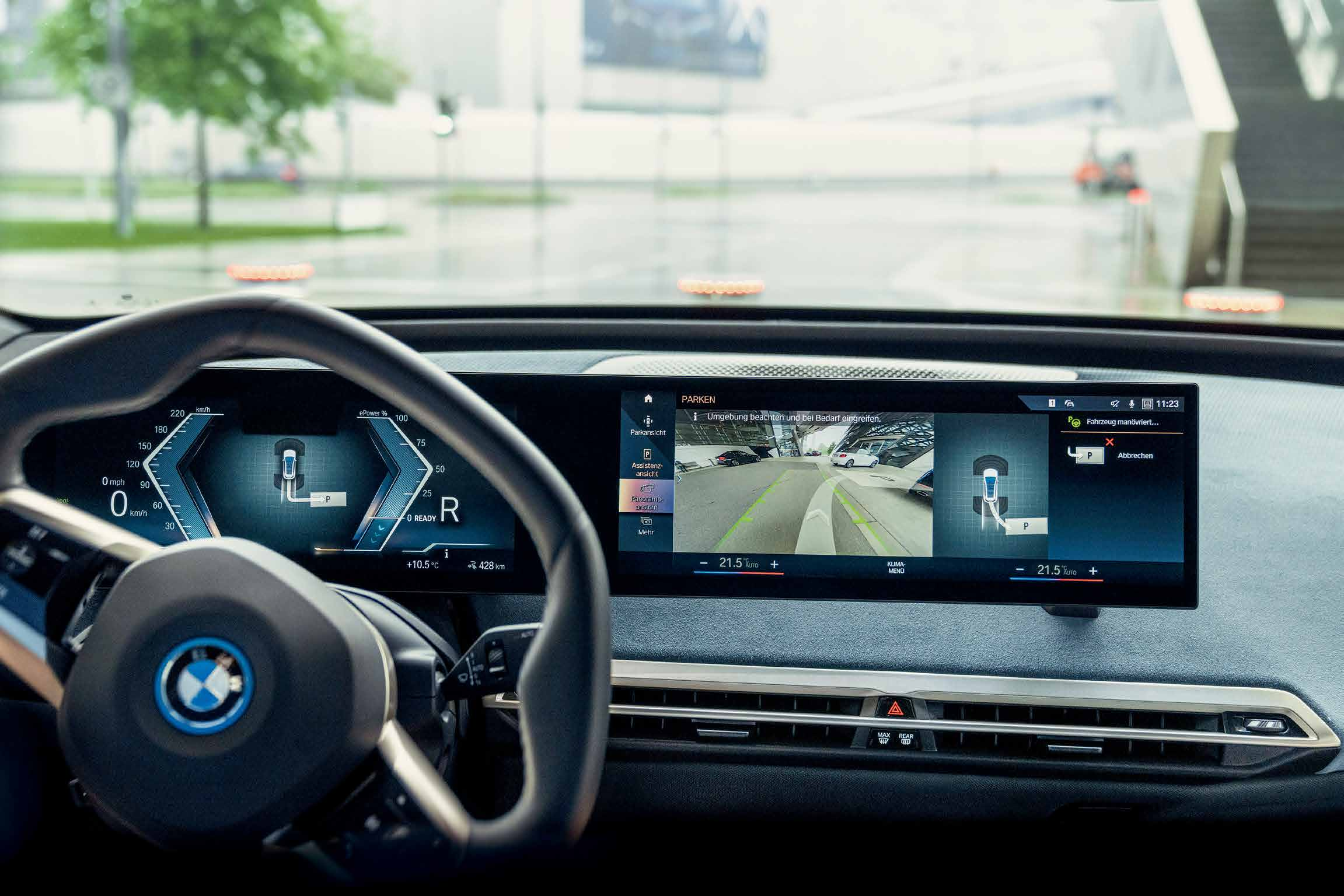 BMW X3 — Parking Assistant Plus with reversing assistant and 360-degree camera view