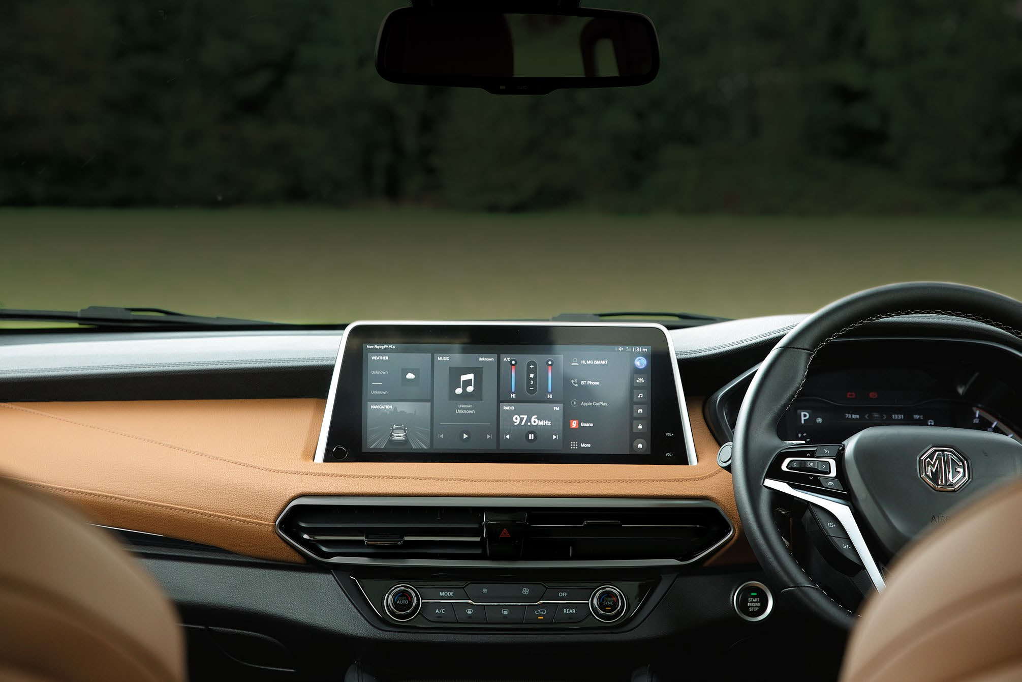 MG Gloster — Touchscreen infotainment with connected-car features and Apple CarPlay
