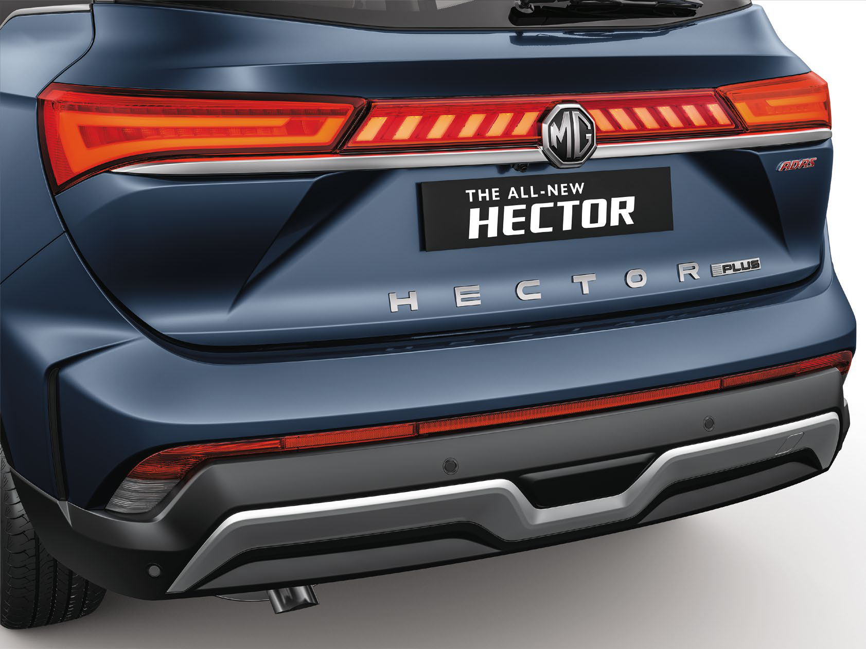 MG Hector Plus — Connected LED tail lamps spanning the tailgate