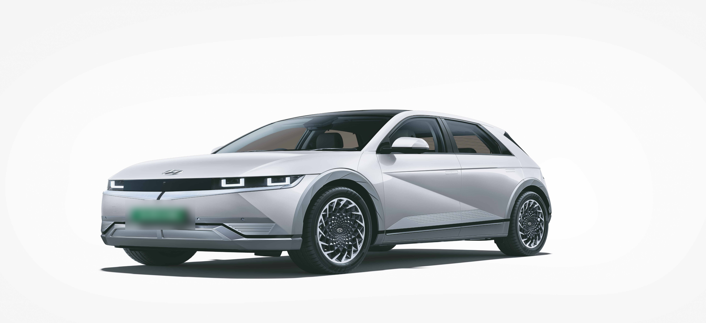 Hyundai Ioniq 5 — Angular aerodynamic profile with R20 (512.8 mm) Aero alloy wheels