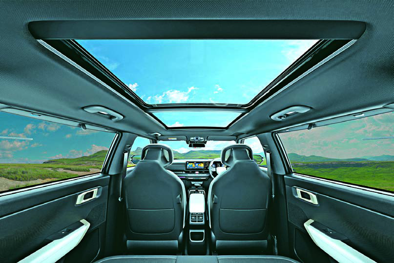 Kia Seltos — Dual-pane panoramic sunroof over the cabin