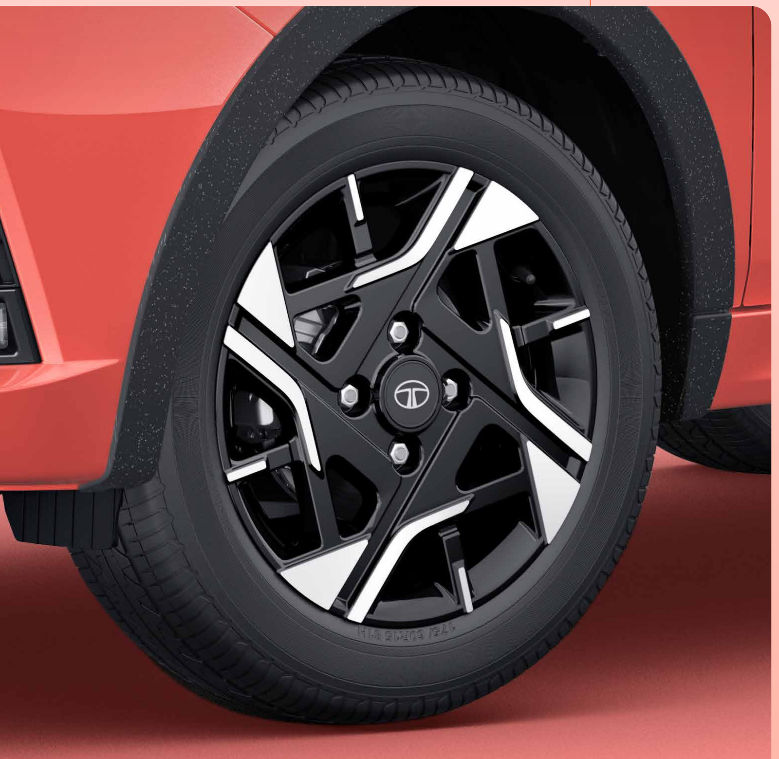 Tata Tiago — R15 diamond-cut dynamic alloy wheels bring a precision-cut two-tone finish and a sense of motion
