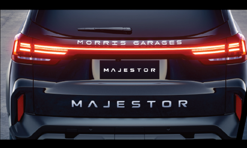 MG Majestor — Full-width connected LED tail lamps with the Morris Garages signature lightbar
