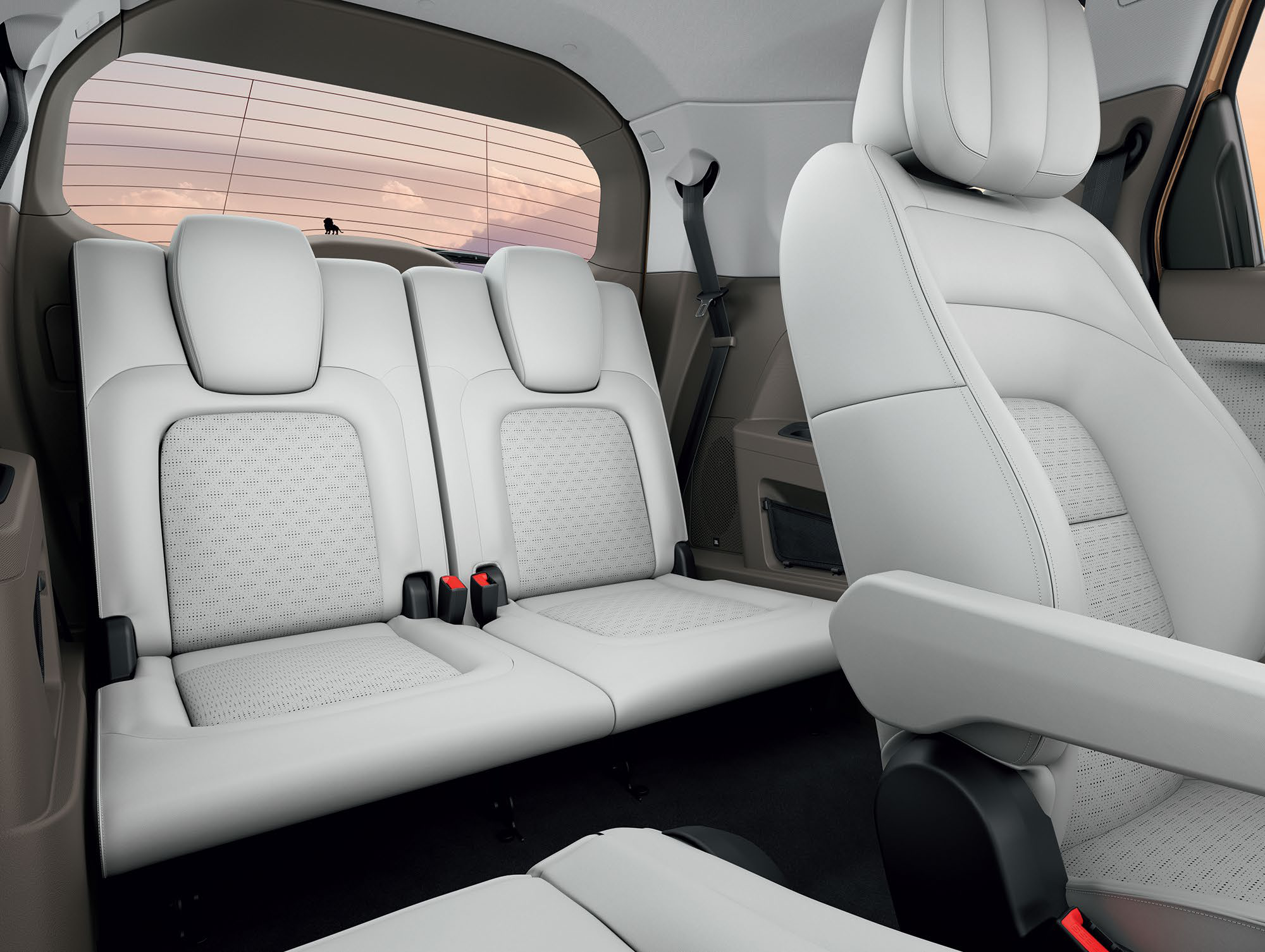 Tata Safari — Luxurious 3rd row seats with 50:50 split and adjustable headrests