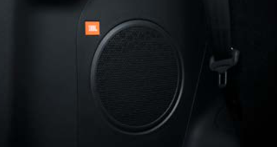 Toyota Innova Hycross — 9-speaker JBL audio system with a dedicated subwoofer