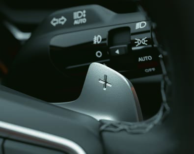 Kia Carnival — Steering-mounted paddle shifters