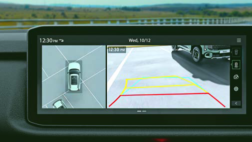 Kia Seltos — 360-degree camera with rear view dynamic guidelines