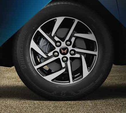 Mahindra XUV400 — All-four disc brakes behind the R16 diamond-cut alloy wheels