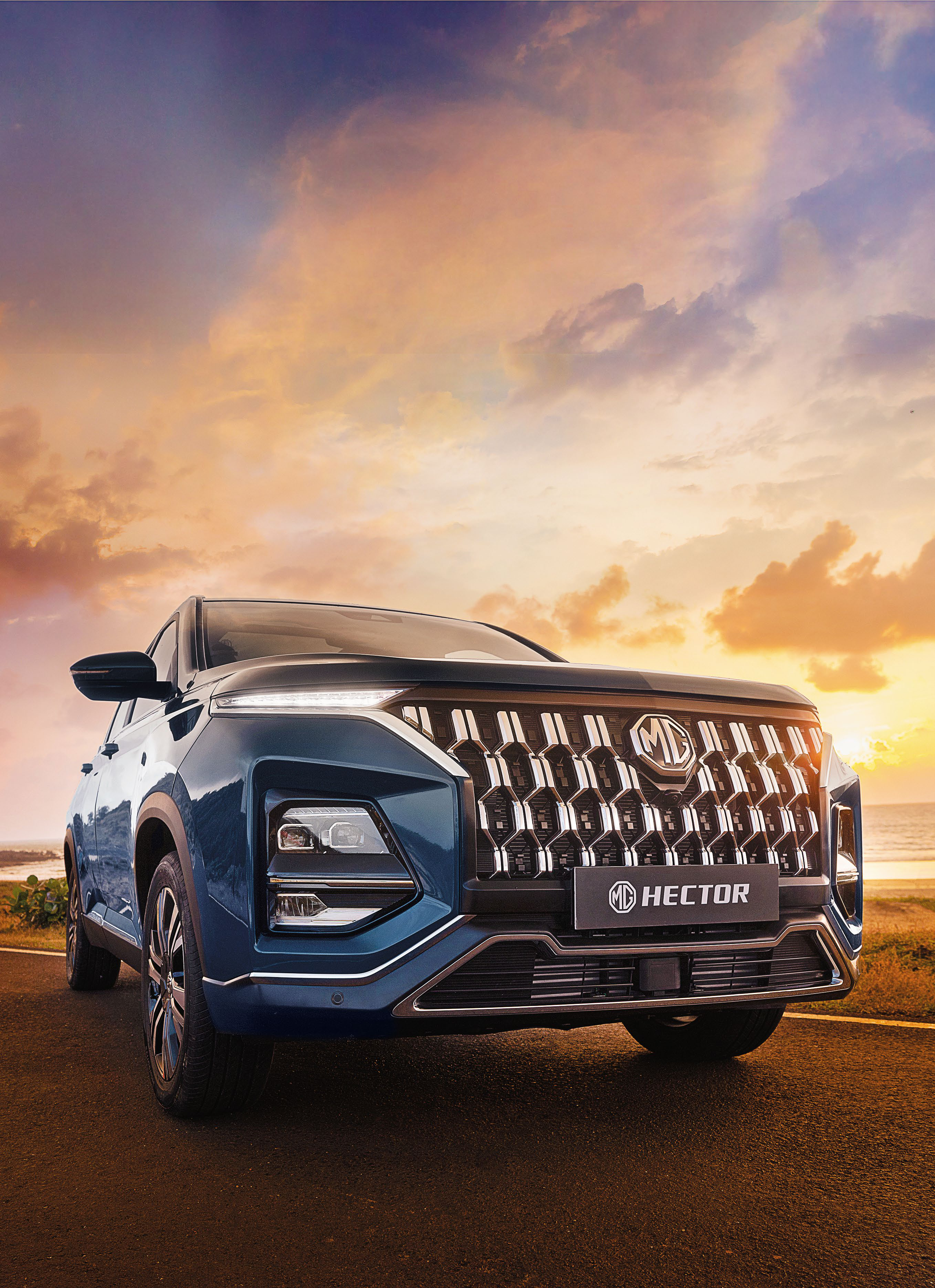 MG Hector Plus — Aura Hex studded front grille with LED projector headlamp
