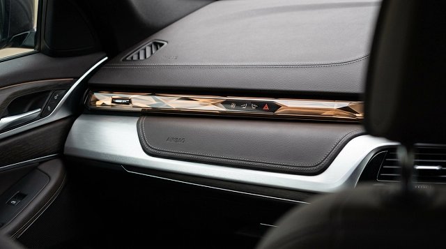 BMW 5 Series photo