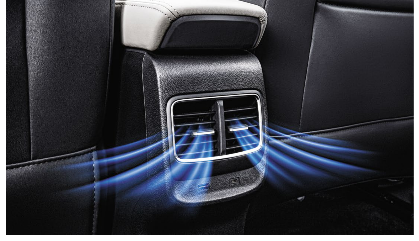 MG ZS EV — Rear AC vents on the console for second-row cooling