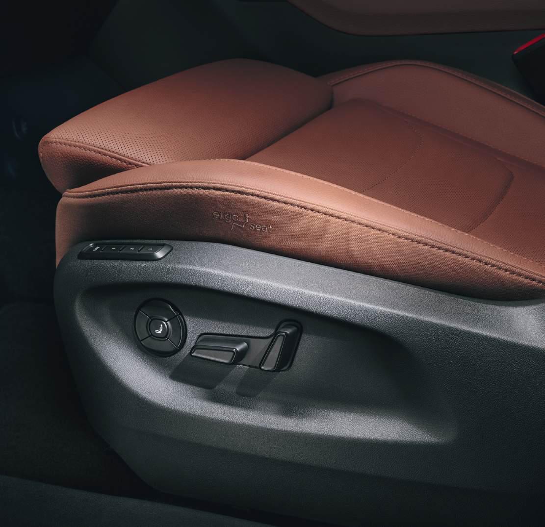 Skoda Kodiaq — Ventilated Ergo front seat with power-adjustment controls