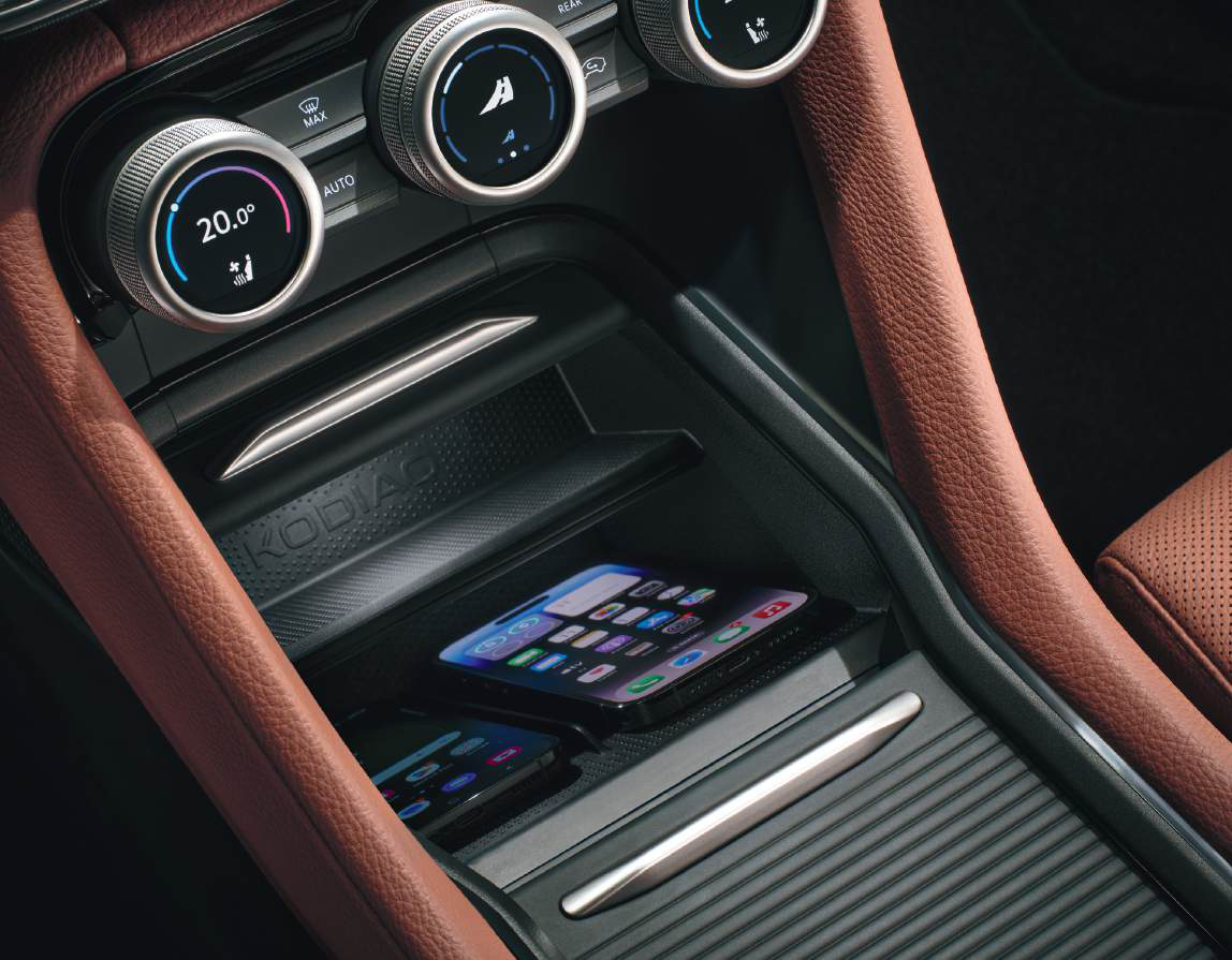 Skoda Kodiaq — Dual smartphone wireless charging tray with cooling