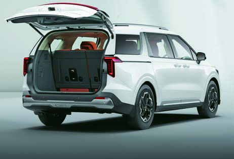 Kia Carnival — Smart power tailgate with wide boot opening