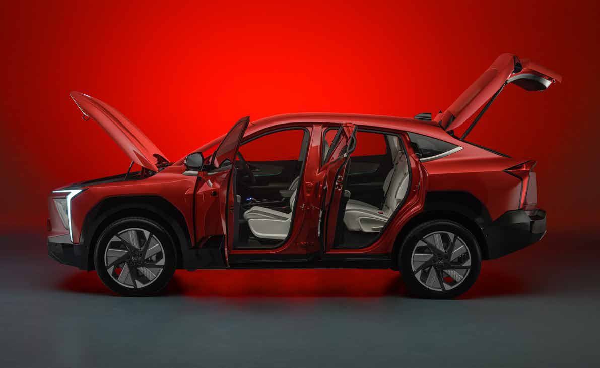 Mahindra XEV 9e — Wide-opening doors, 150-litre frunk and gesture-controlled power tailgate