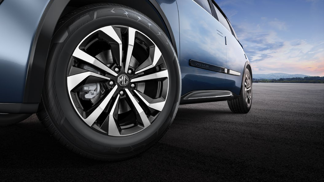 MG Windsor EV — R18 dual-tone machined alloy wheels