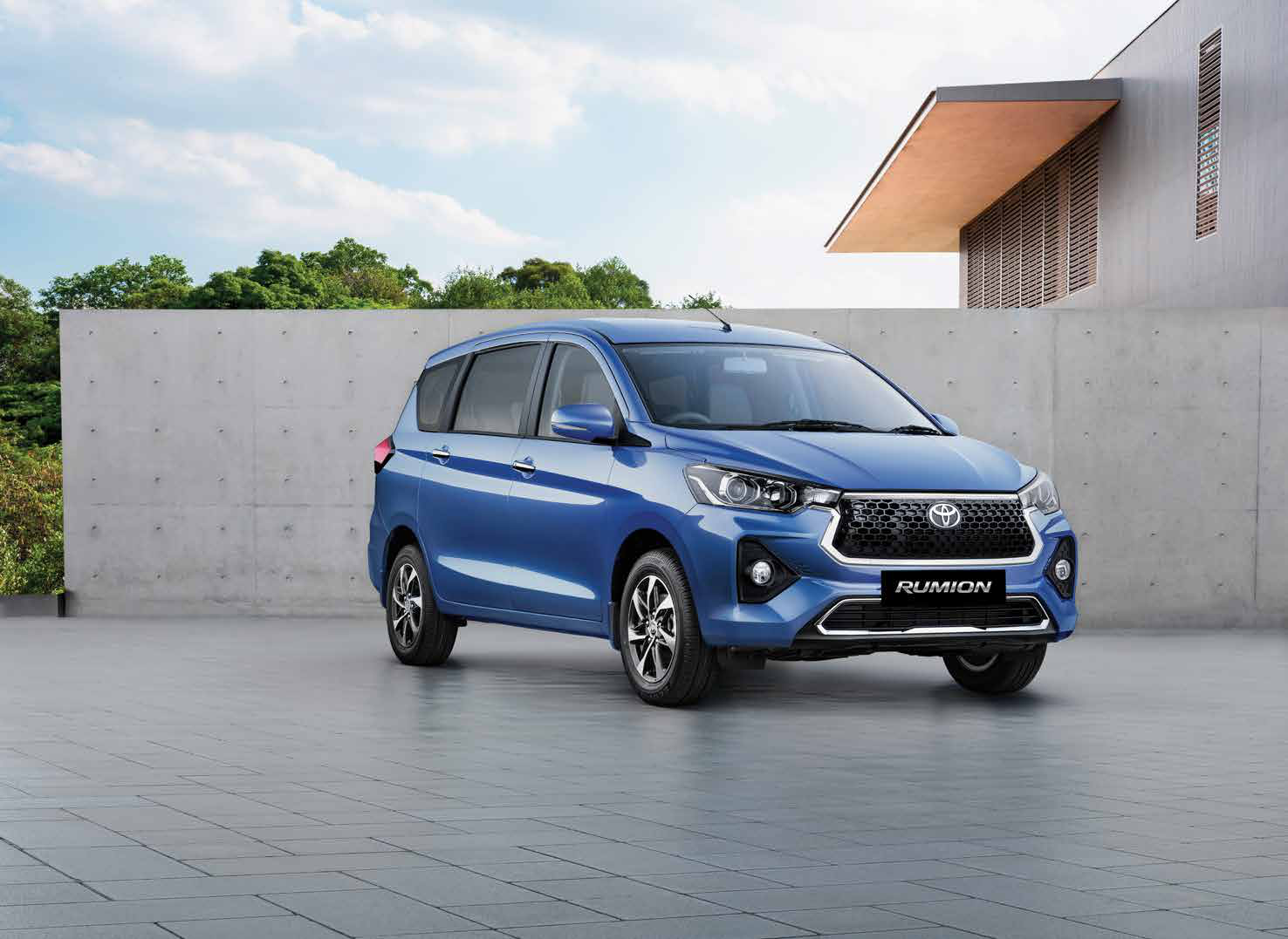 Toyota Rumion — Toyota Rumion front three-quarter exterior styling