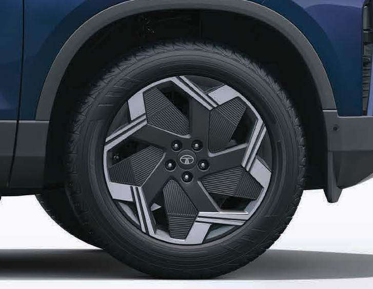 Tata Harrier EV — Dual-tone R19 aero-optimised alloy wheels designed to reduce drag