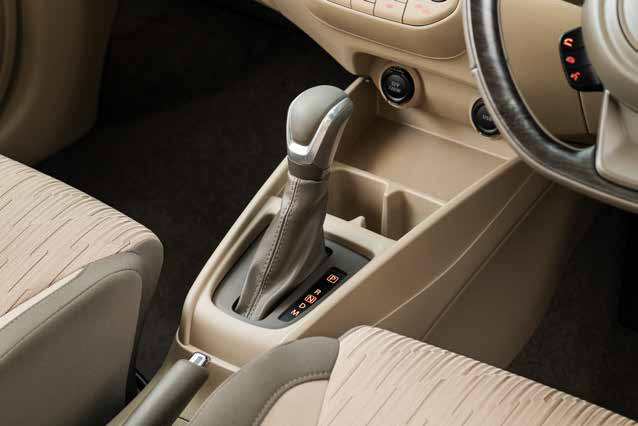 Toyota Rumion — 6-speed automatic transmission gear selector