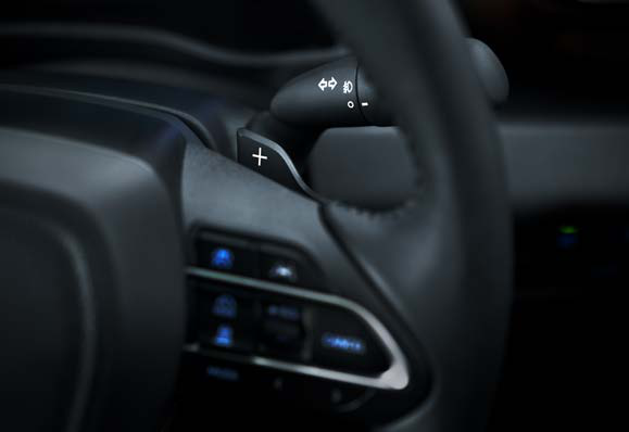 Toyota Innova Hycross — Steering-mounted paddle shifters