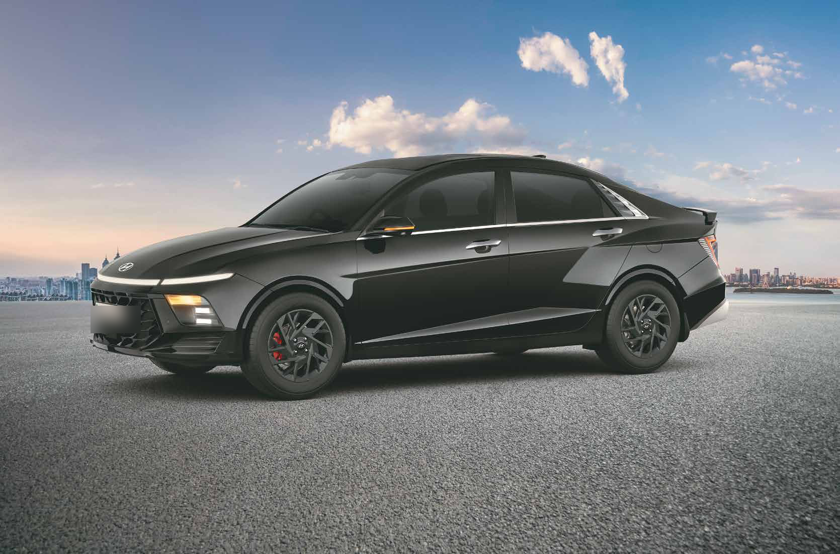 Hyundai Verna — Turbo line: R16 dark grey alloys with red front brake calipers