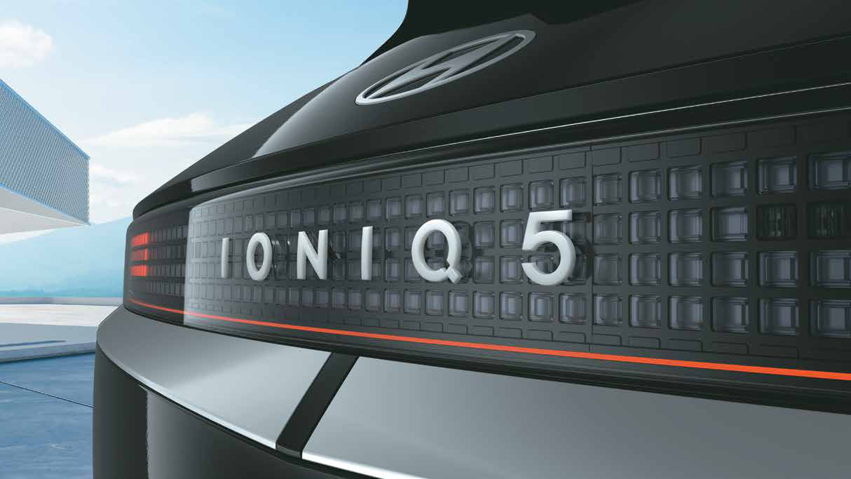 Hyundai Ioniq 5 — Parametric pixel LED tail lamps