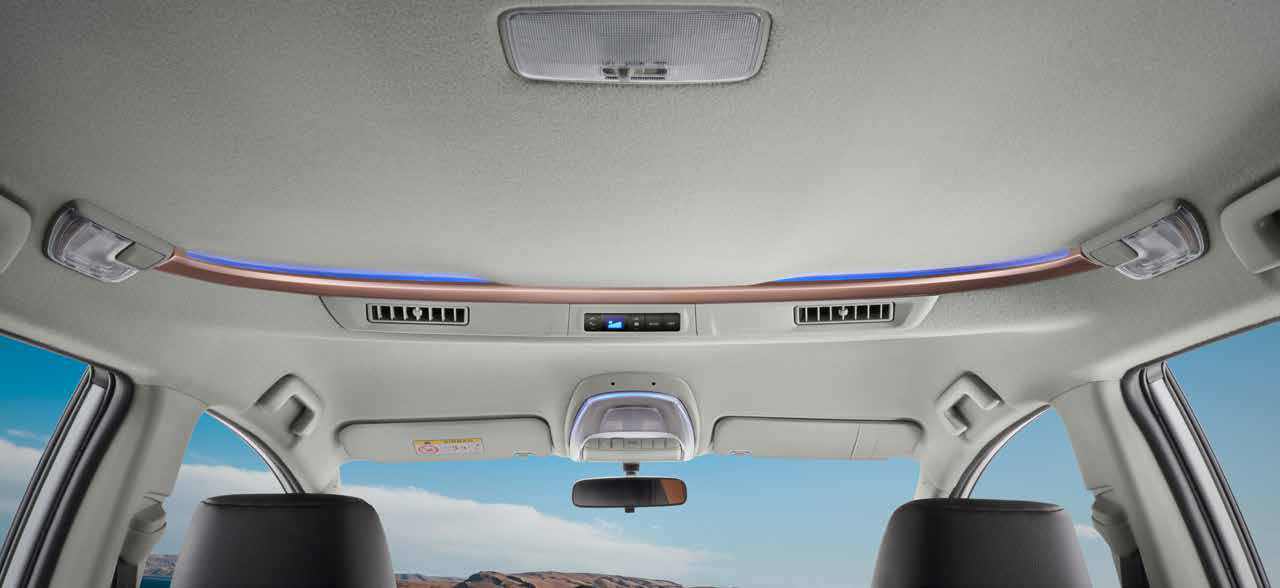 Toyota Innova Crysta — Roof-mounted rear AC vents with dedicated blower controls
