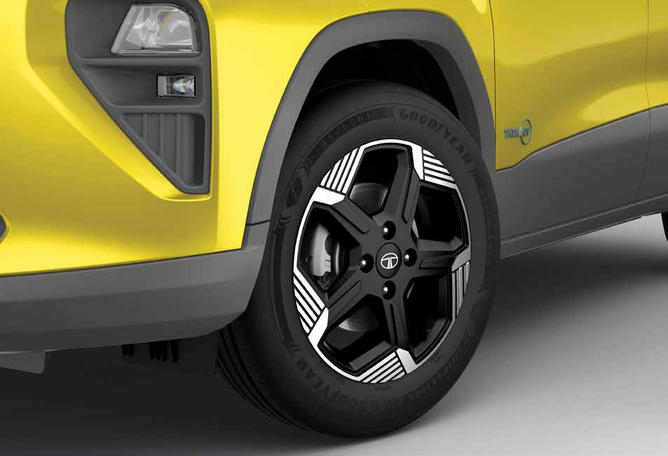 Tata Punch EV — R16 diamond-cut alloy wheels with 195/60 R16 low rolling resistance tyres