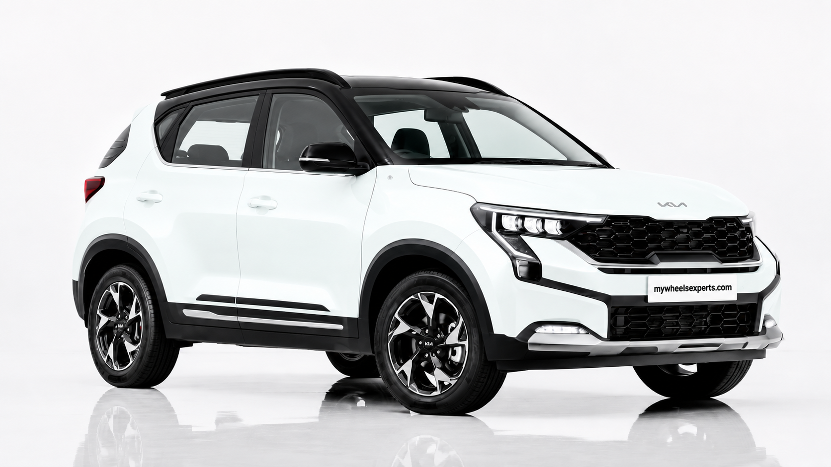Kia Sonet in Clear White